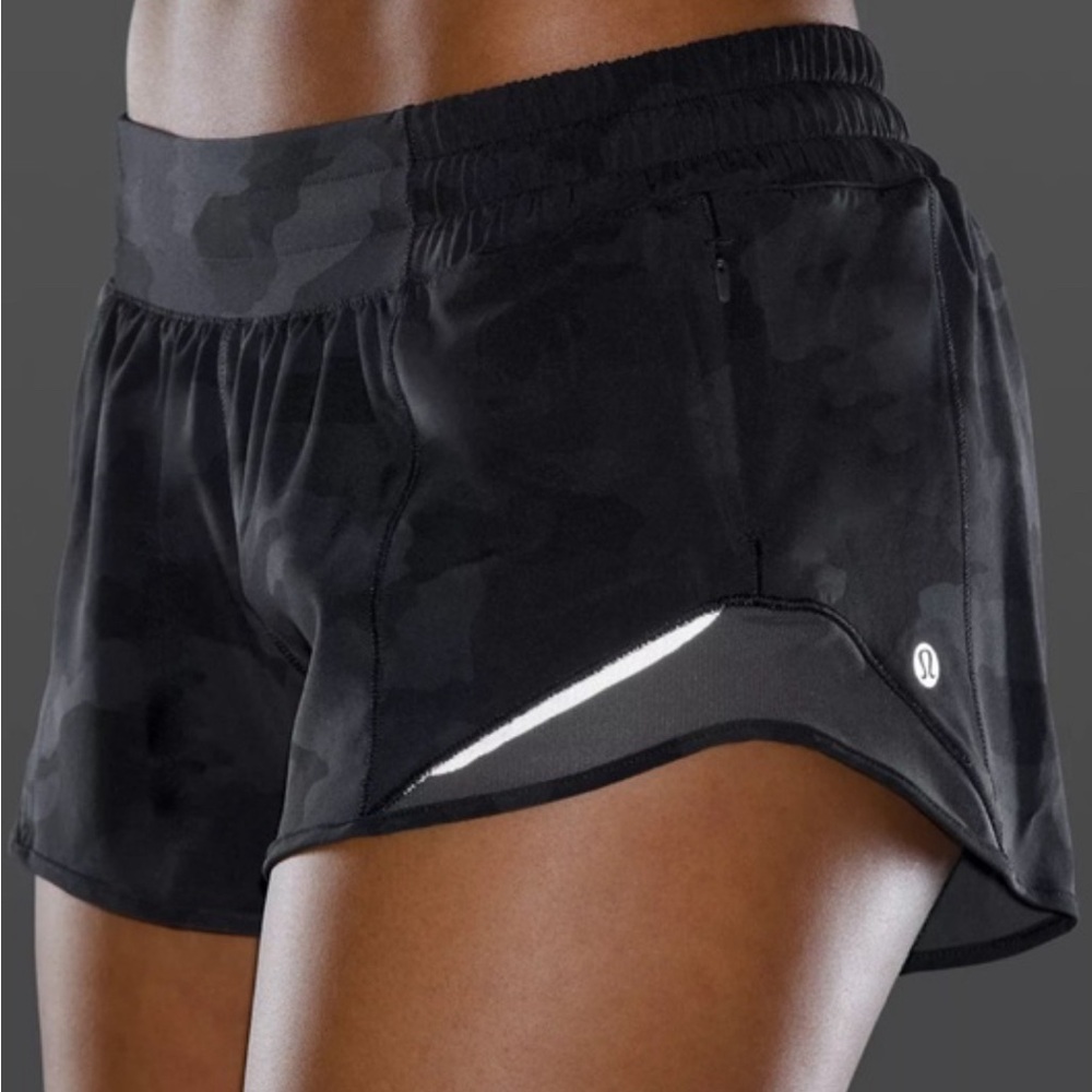 Lululemon Hotty Hot low rise 2.5 in black camo
